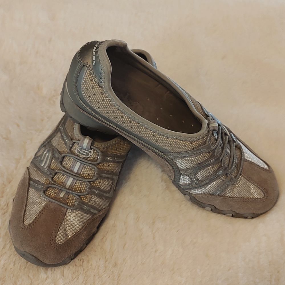 Sketchers slip on sneakers